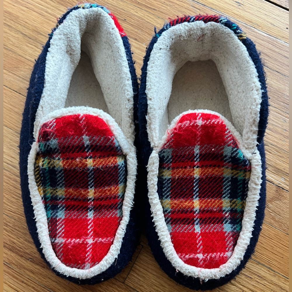 Dearfoams Plaid Slippers